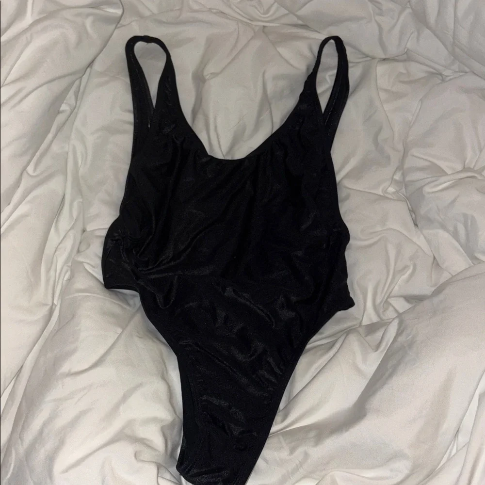 Gnash‎ Swim High Cut Scoop Neck Black One Piece Swimsuit - Size 6